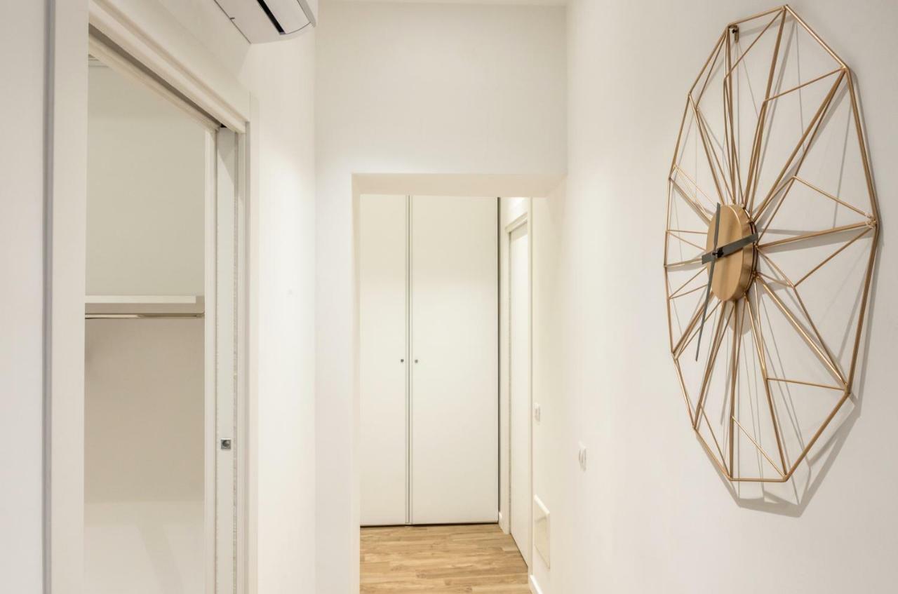 Lovely Rome Apartments - Historic City Center ภายนอก รูปภาพ