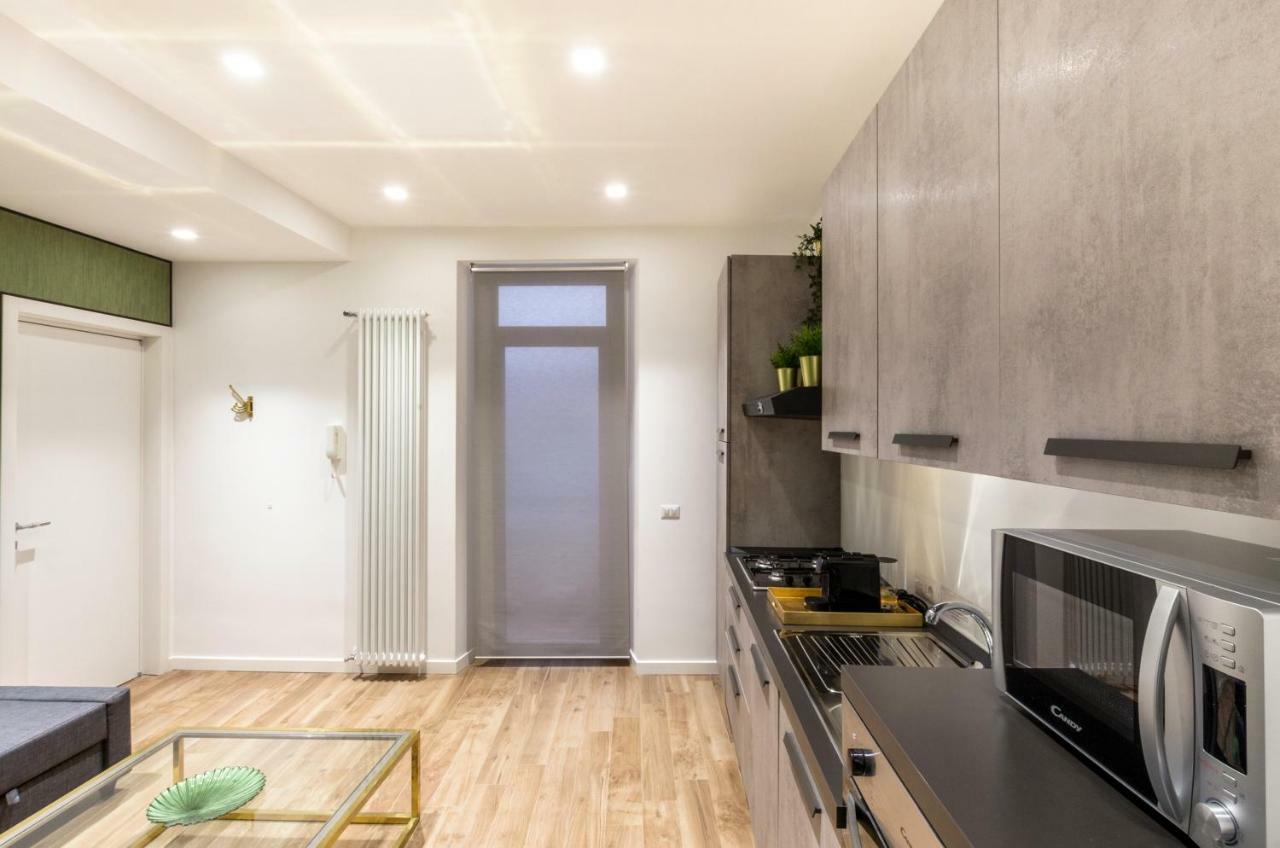 Lovely Rome Apartments - Historic City Center ภายนอก รูปภาพ