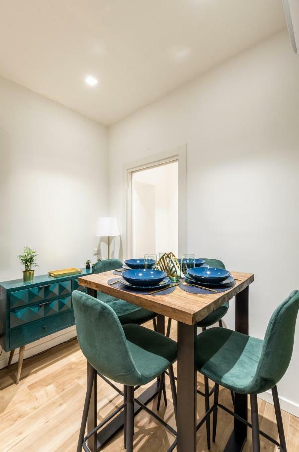 Lovely Rome Apartments - Historic City Center ภายนอก รูปภาพ