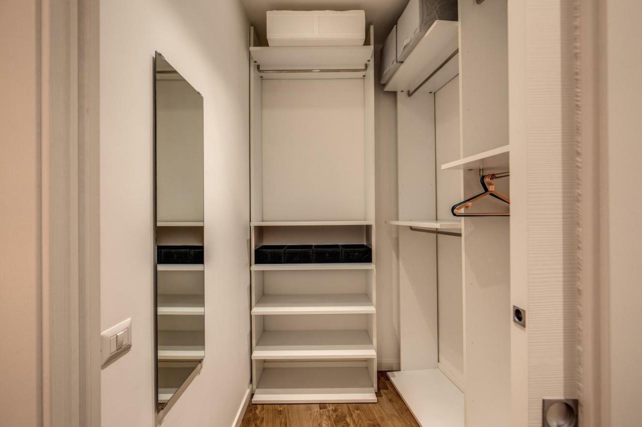 Lovely Rome Apartments - Historic City Center ภายนอก รูปภาพ