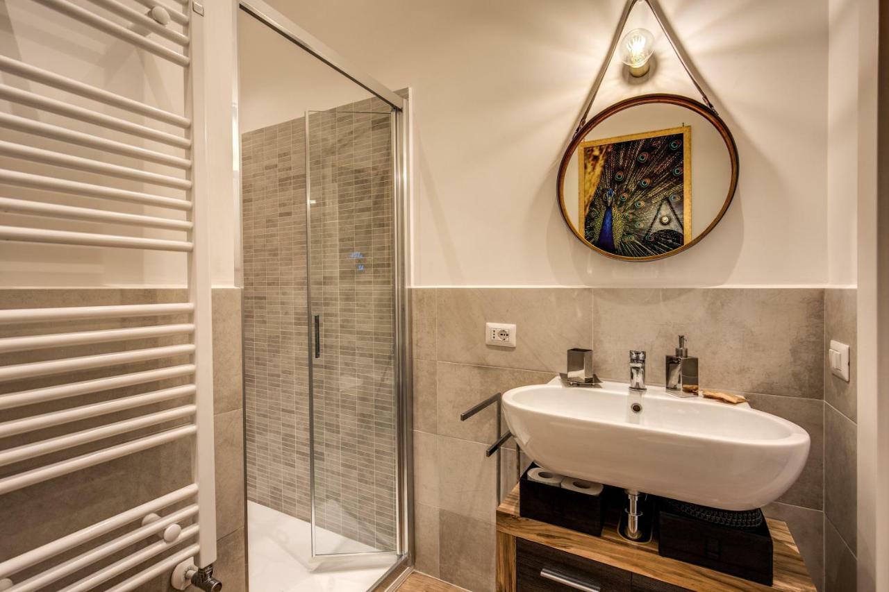 Lovely Rome Apartments - Historic City Center ภายนอก รูปภาพ