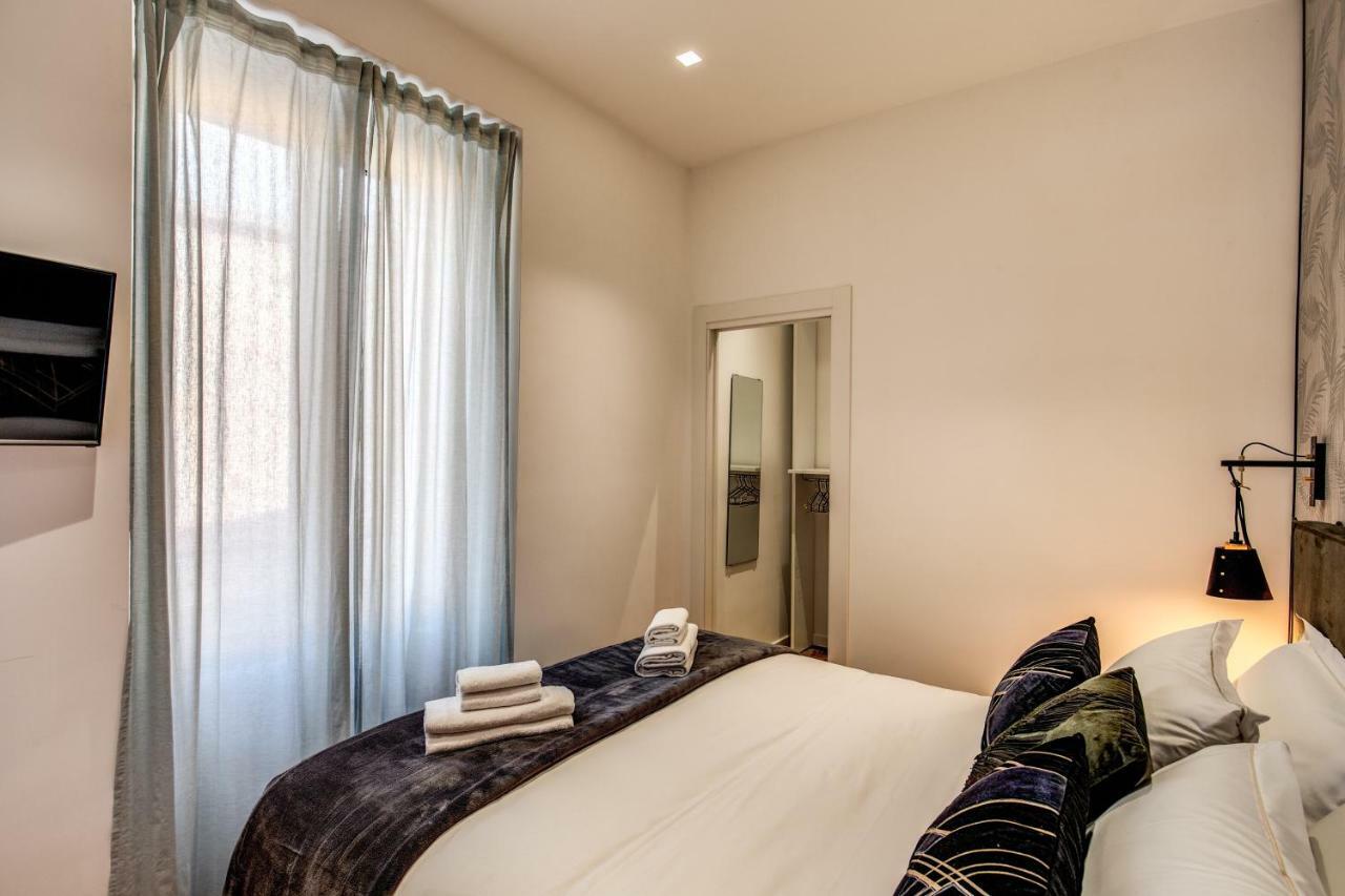 Lovely Rome Apartments - Historic City Center ภายนอก รูปภาพ