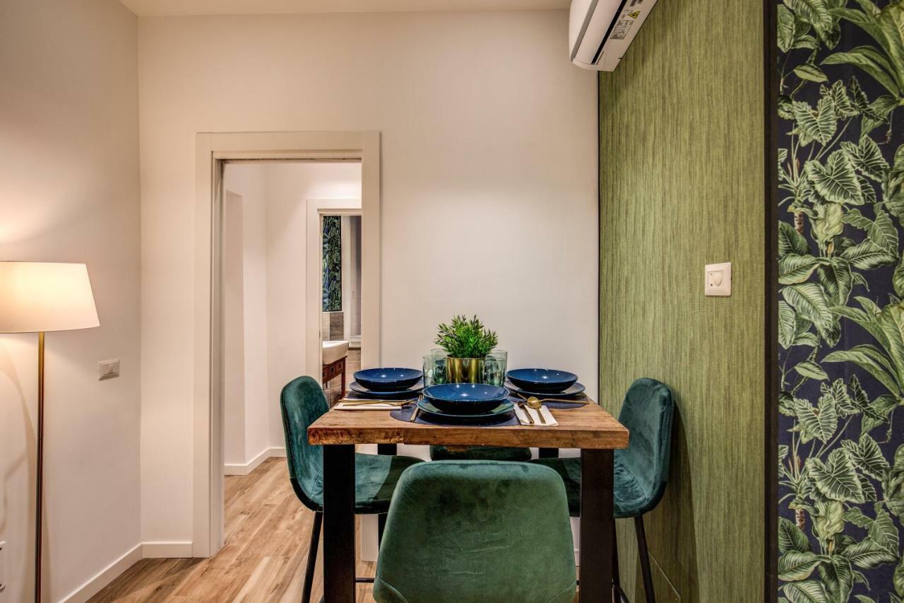 Lovely Rome Apartments - Historic City Center ภายนอก รูปภาพ